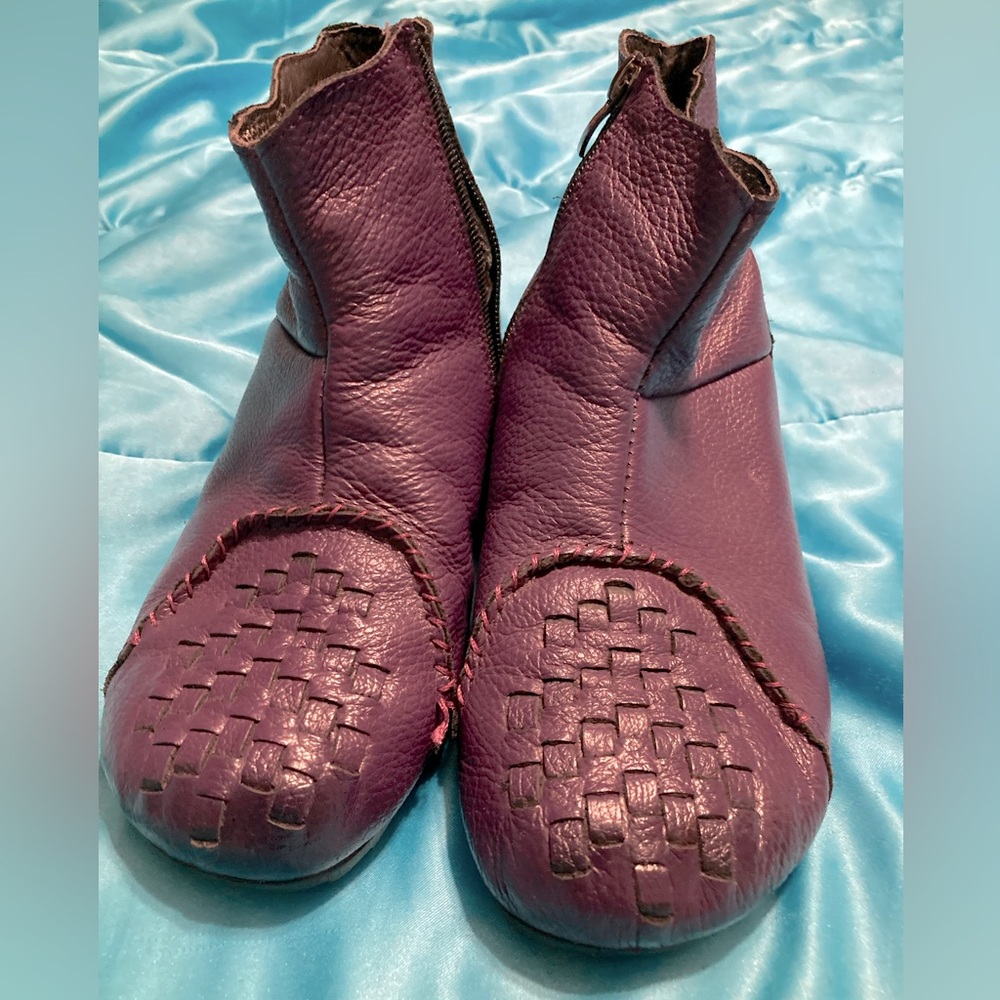 Purple handmade Doe fashion Fur lined women’s ankle boots size 6